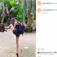 菜々緒、ブランコに足をかける姿が話題「足長っ…」