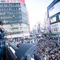 木村拓哉「皆さんに本当に感謝」新宿ペペ広場バルコニーにサプライズ登場