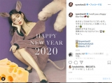 小嶋陽菜、セクシーねずみ反響　胸元＆美脚に「最高！」