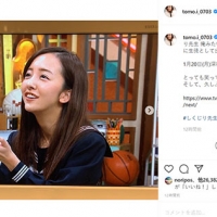 板野友美「久しぶり」セーラー服姿に反響「似合う」「現役でもいける」