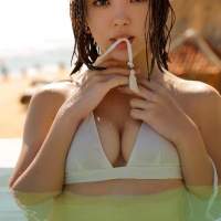 藤田ニコル１st写真集、発売前重版