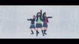 日向坂46 「ナゼー」MV公開　辞書をモチーフにしたセットで撮影