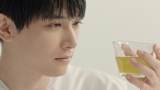 吉沢亮・満島ひかり、20周年「生茶」新CMキャラクターに「とてもうれしい」