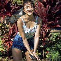 佐野ひなこ 2年ぶりの写真集『Hina』