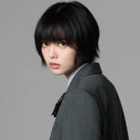 平手友梨奈「さんかく窓の外側は夜」でヒロイン