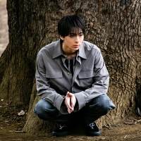 高杉真宙、改訂版『禁じられた楽園』カバーモデル
