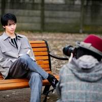 高杉真宙、改訂版『禁じられた楽園』カバーモデル
