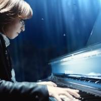 YOSHIKI「ワンダ」新TVCM出演、名曲超絶アレンジ披露も「難しい……」