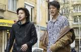 藤原竜也・竹内涼真、列車バトルにヘリ操縦　『太陽は動かない』場面写真公開