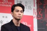 東出昌大「私の過ちから様々な幸せを奪った」会見で不倫騒動を謝罪
