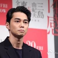 東出昌大「私の過ちから様々な幸せを奪った」会見で不倫騒動を謝罪