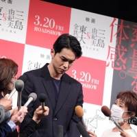 東出昌大の謝罪会見　現場で感じたこと　矢継ぎ早に集中的に飛んだ質問