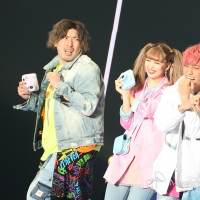 EXITと藤田ニコル、限定ユニット「ニコジット」結成　チェキダンス披露