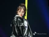 鈴木愛理、スクールチェックスカートで「あざとかわいい」