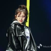 鈴木愛理、萌え袖の私服が「可愛すぎる」