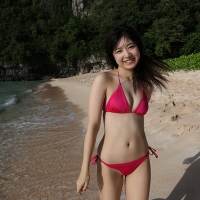 吉田莉桜、初写真集でドラマチックなボディ披露