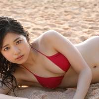 吉田莉桜、初写真集でドラマチックなボディ披露