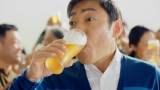 ビール好き香川照之、撮影で気合十分「今日も飲むぞー！」