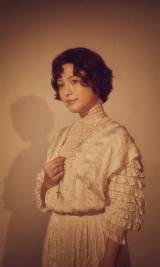 川島海荷、透明感漂う姿　「アンナ・カレーニナ」ビジュアル公開