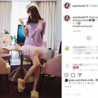 小嶋陽菜、誕生日の祝福を美脚ショットで感謝「いつもありがとう」