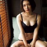 長月翠、写真集「意外性」限定ポストカード公開