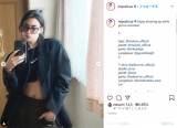 三吉彩花、おヘソがチラリのブラックコーデ、中条あやみ称賛「イケメン」