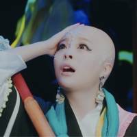 きゃりー、丸坊主に