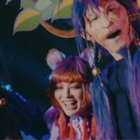 きゃりー、丸坊主に