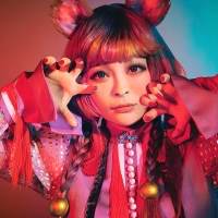 きゃりー、丸坊主に
