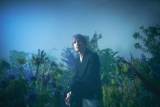 w-inds.KEITA×岡崎体育、対照的な２人が織りなすMVの世界観