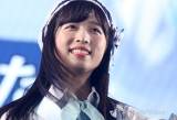 AKB48小栗有以、爽やかストライプのノースリワンピ