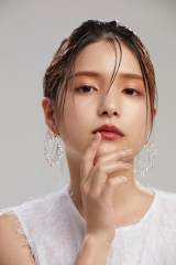 川島海荷「可愛い」から「大人キレイ」へ、「CYAN」誌面カット公開