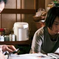 長澤まさみ、映画『MOTHER マザー』場面写真解禁