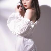 内田理央、１年ぶり『VoCE』カバー