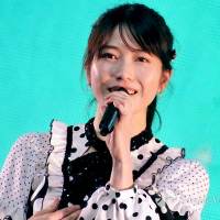 横山由依