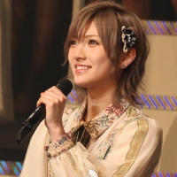 岡田奈々、目頭に光るもの　歌に宿る思い