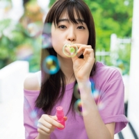 高橋ひかる、圧倒的な透明感で表紙