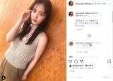 鈴木愛理、ノースリーブのサマーニットで涼し気　大人メイクで異なる雰囲気