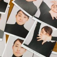 石田ゆり子、笑顔や変顔「美人百面相」
