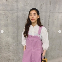 新木優子、オーバーオールでカジュアルに　舌出しも「可愛い！」