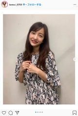 板野友美、花柄ワンピースで上品コーデ