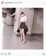 トリンドル玲奈、ミニスカとベージュブーツの美脚コーデ「足美しい！」