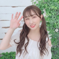 イコラブ山本杏奈、ガーリーコーデでツインテールでキュートに