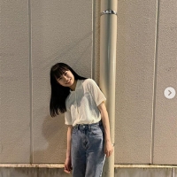 莉子、カジュアルなトップスにヒール　足し引きコーデに「可愛い」