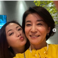 高嶋ちさ子、“ママ”の華原朋美と２ショット