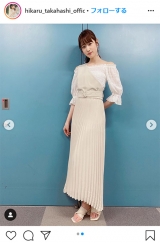高橋ひかる、清楚なワンショルダーのプリーツワンピで大人感