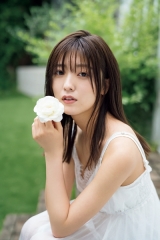 “キラメイピンク”工藤美桜「スピリッツ」初表紙巻頭、初々しさや大人表情