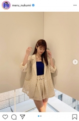 生見愛瑠、チェックのセットアップでこなれ感　ショートパンツからは美脚も