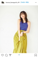 川口春奈、鮮やかなノースリーブで腕見せ「美しい」「大人っぽい」