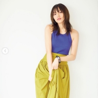 川口春奈、鮮やかなノースリーブで腕見せ「美しい」「大人っぽい」